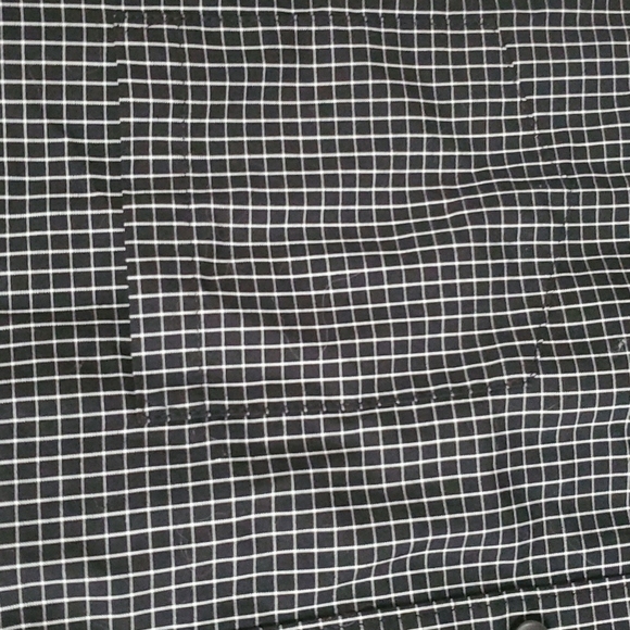 VanHuesen black and white shirt - Picture 2 of 7